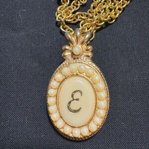 AVON Pendant Necklace Vintage Jewelry